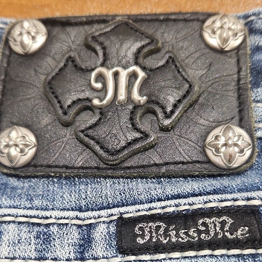 Miss Me Women's Dark Blue Cuffed Capri Jeans - Picture 7 of 11